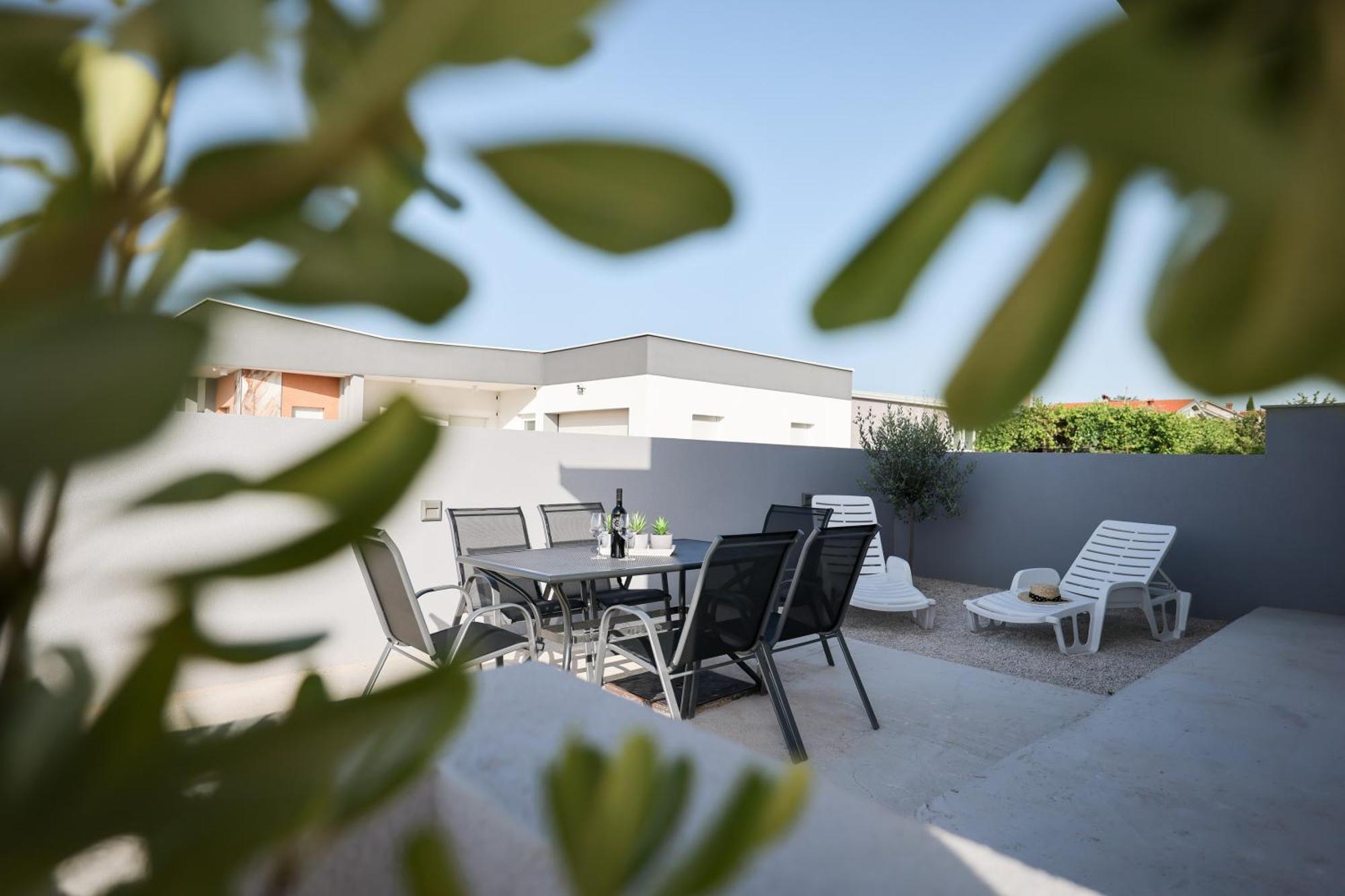 Duo Soles - Apartments With Private Parking Near Zadar Murvica  외부 사진